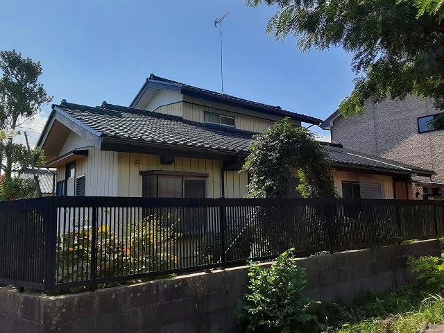 神栖市で雨漏りが発生しているお客様の屋根を調査